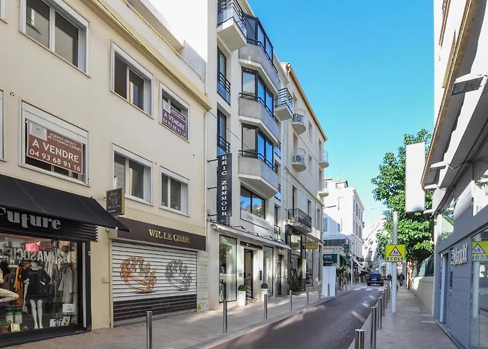 One-Bedroom Apartment in Cannes